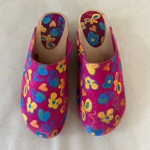 NOR Vibrant Pink Floral Women's Clogs, size 3-4 or kids 1,5